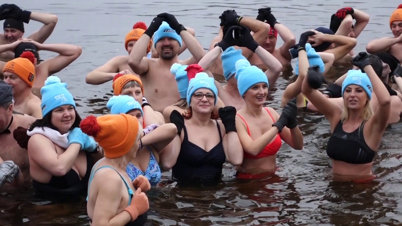 Noworoczne morsowanie nad zalewem w Morawicy 01.01.2017