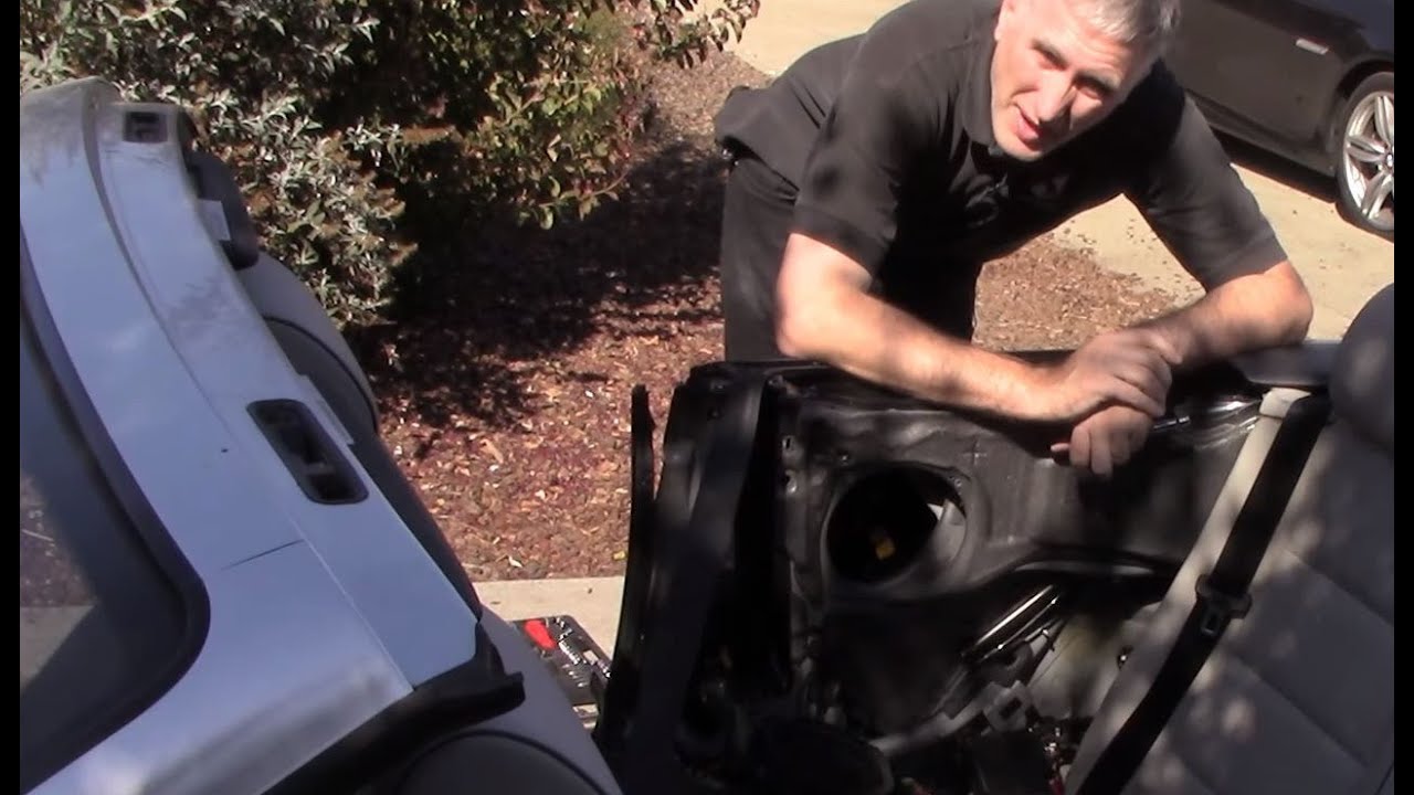 Inside the Chieftain's Garage: Changing an  Audi B6 Cabrio Rear Regulator.