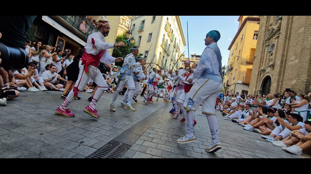 Los Danzantes de Huesca emocionan a los oscenses