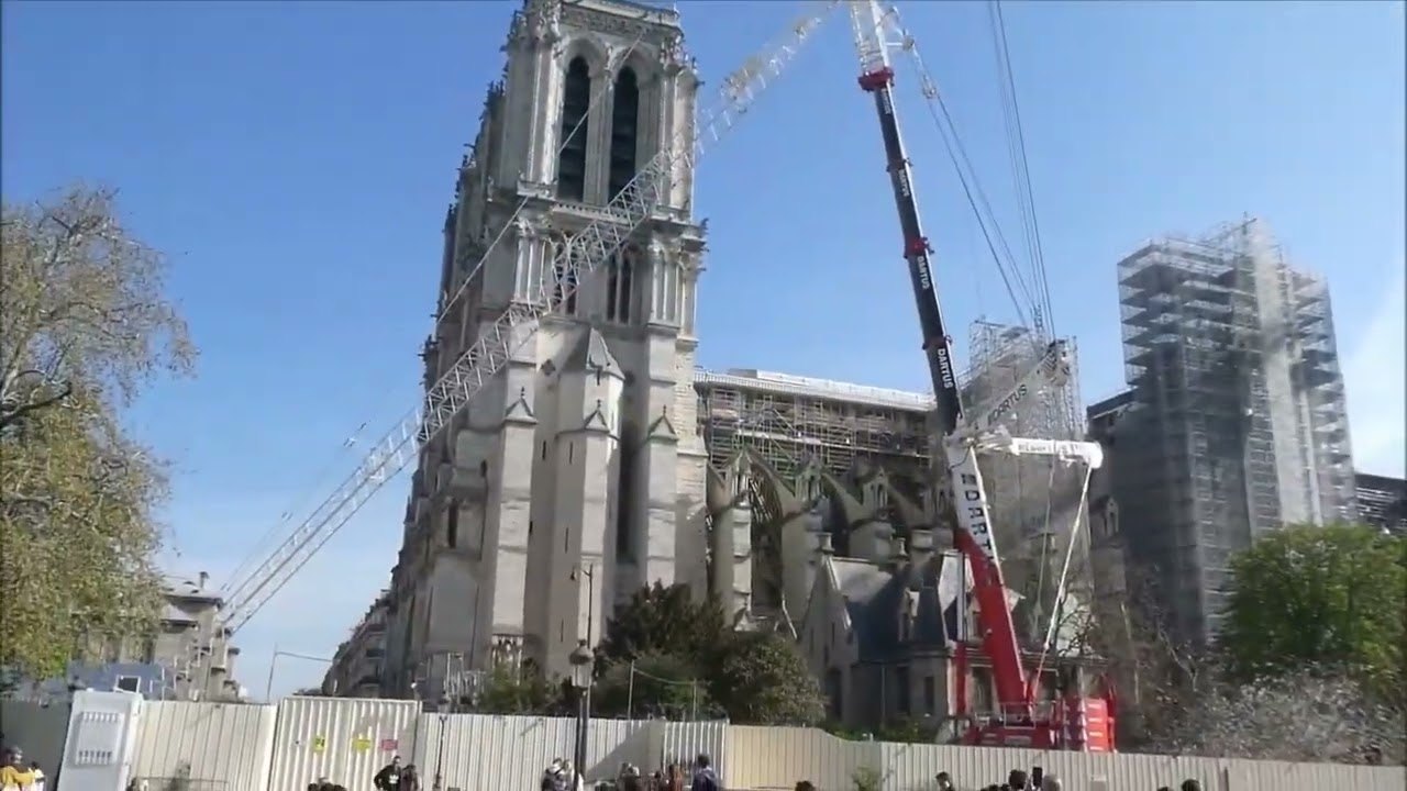 Les cloches de Notre-Dame de Paris sonnent pour marquer les 5 ans de l'incendie de la flèche
