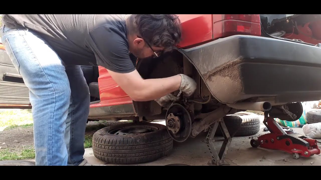 Reparación frenos traseros Fiat Uno S parte 1 (desmontaje)