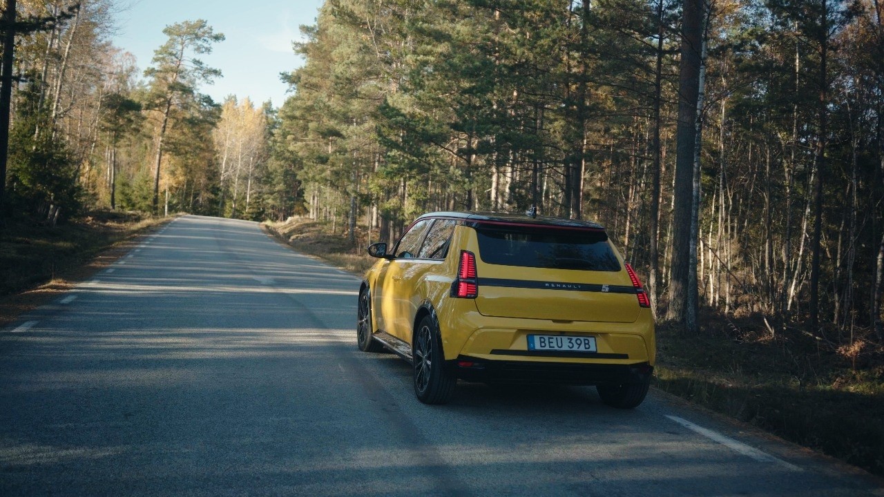 New Renault 5 Review! - This car really surprised me