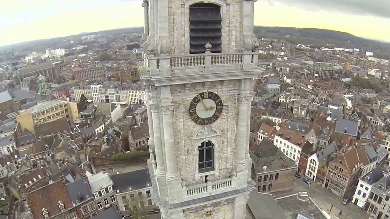 BEFFROI de MONS un dimanche matin