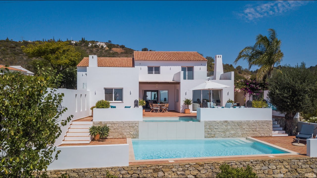 Immaculate 3 bed villa with spectacular sea views - BHHS Portugal Property