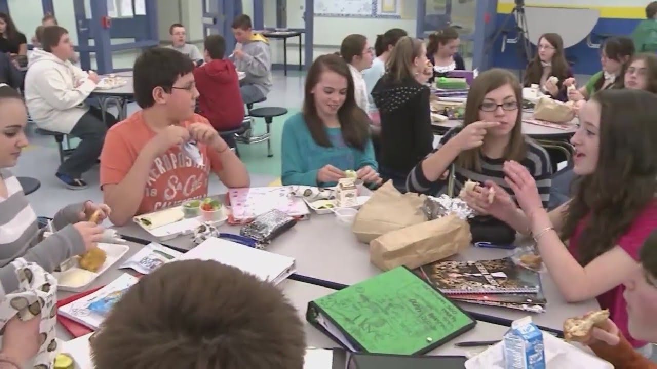 Lawmakers consider bill to provide Connecticut students with free breakfast
