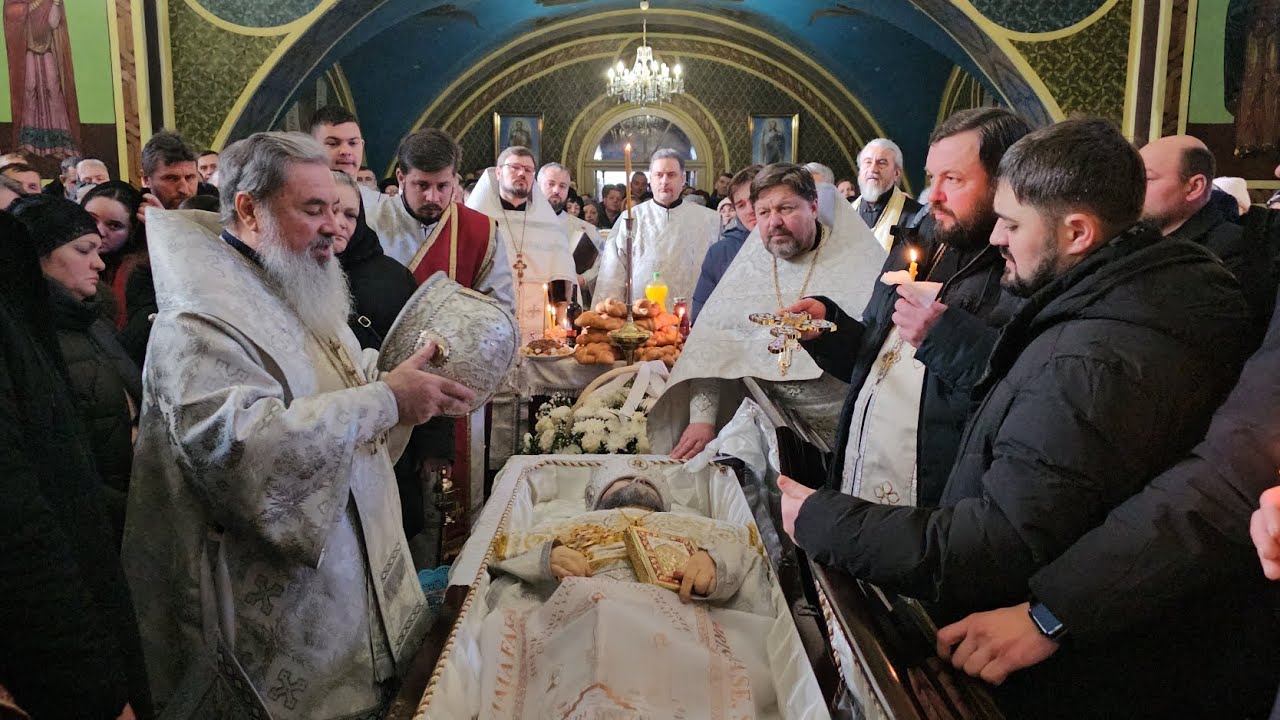 Liturgia si înmormântarea lui parinte Mihail Saracuta / Литургия в Соборе Святого Николая в Бельцах