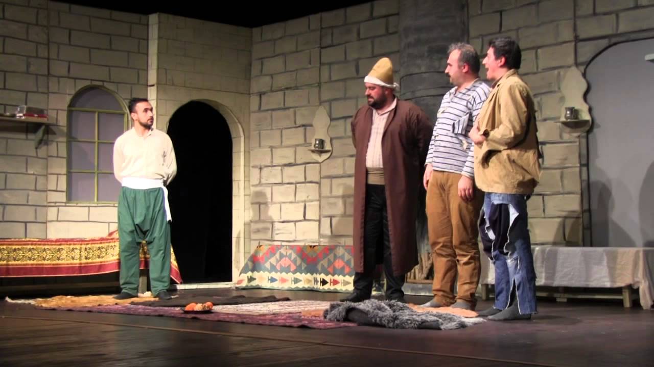 ‘’Ziyafet Sofrası’’ Tiyatro Oyunu Büyük Beğeni Topladı