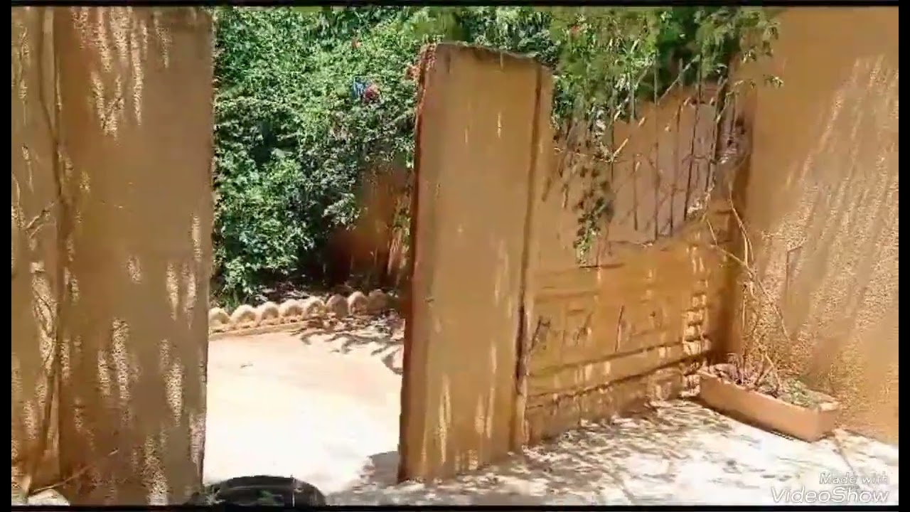 منزل في حي راقي بولاية الجزائر بزرالدة قدام سيتي منتار 477متر مربع بسعر 4مليار ونصف 0770883717