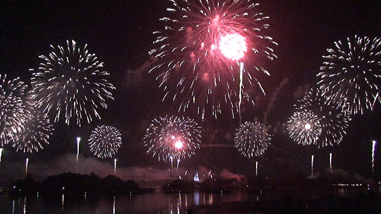 Fantasy In The Sky New Year's Eve Fireworks Recorded From Polynesian Beach at Walt Disney World