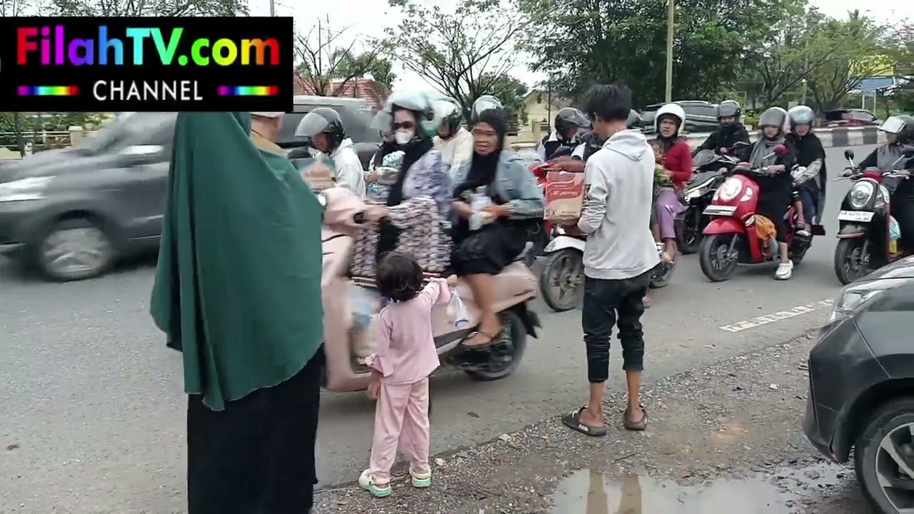 Lekem Kalimantan Bagikan Ribuan Makanan Jelang Haul Abah Guru Sekumpul Ke 21 Tahun 2025