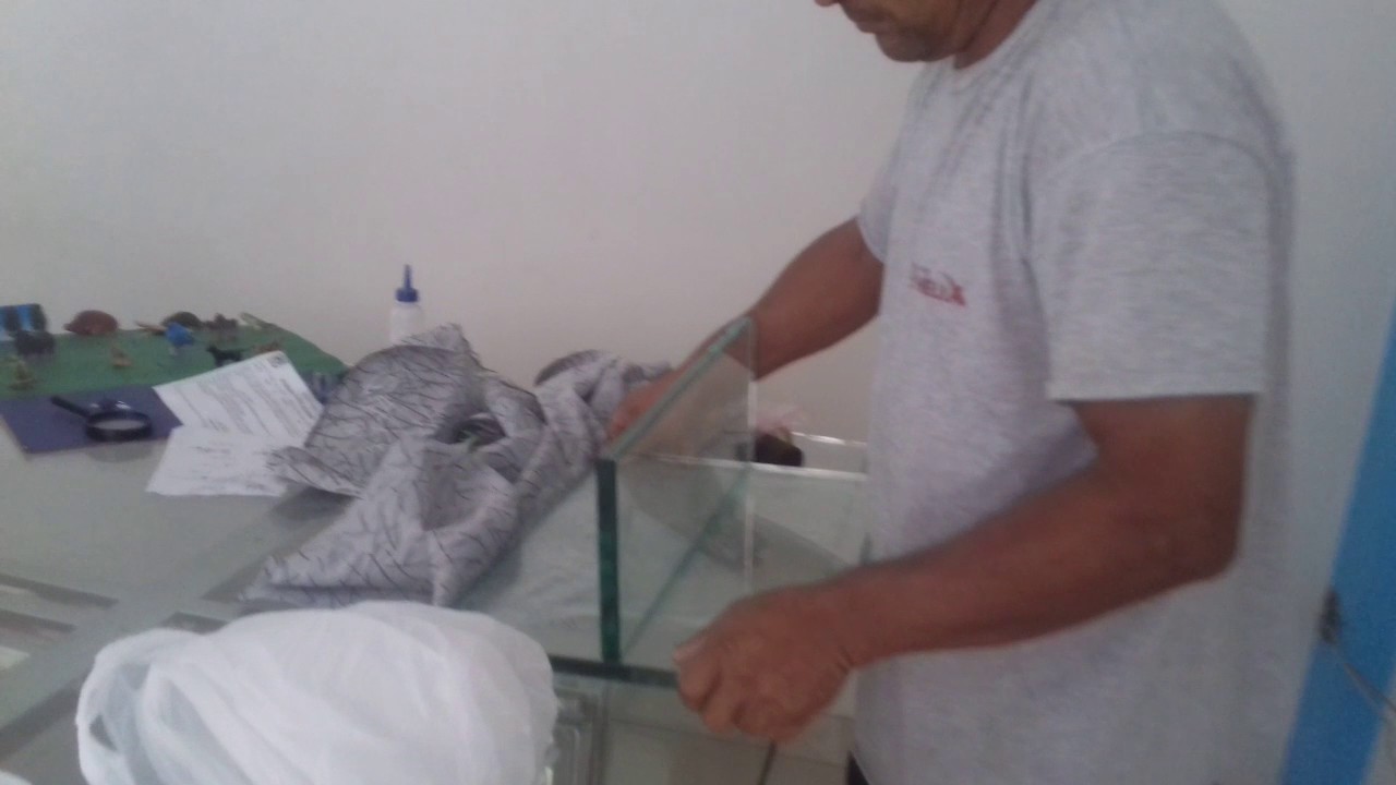 Pegamento UV en vidrios y acero