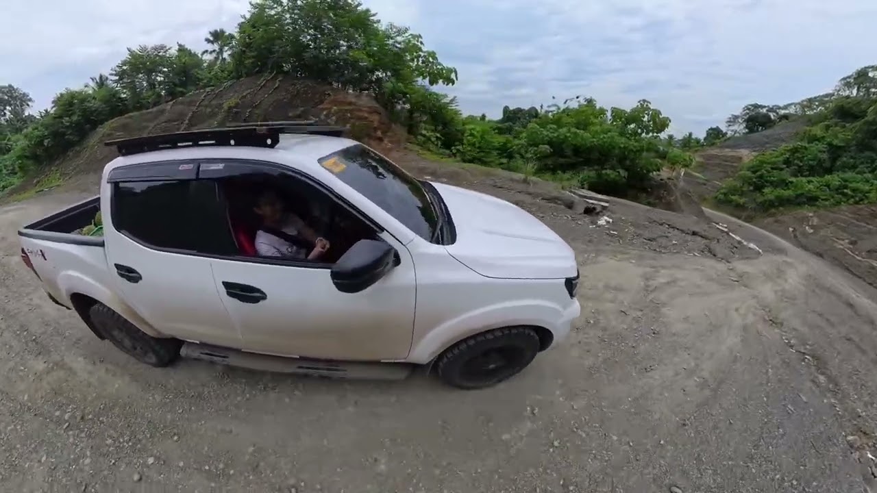 Nissan Navara downhill pure sound 😬
