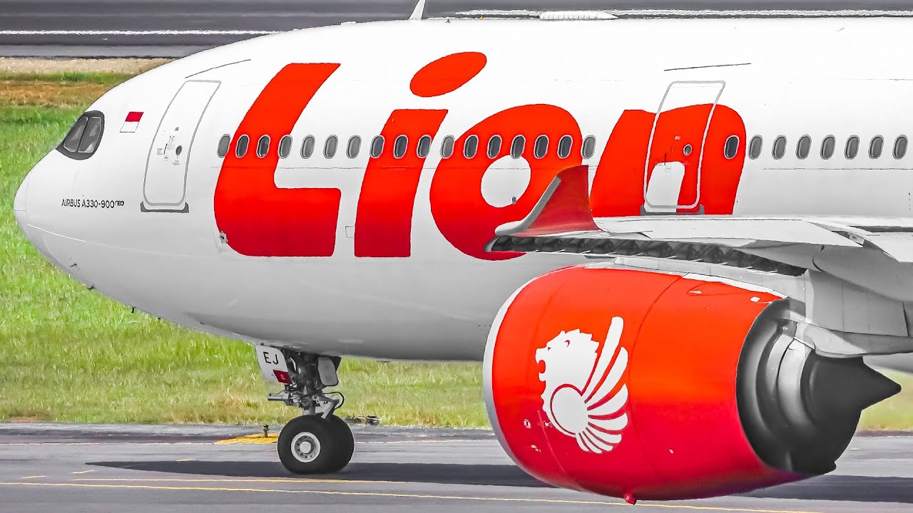 20 MINUTES of AWESOME SURABAYA Juanda Airport Plane Spotting in Indonesia [SUB/WARR]