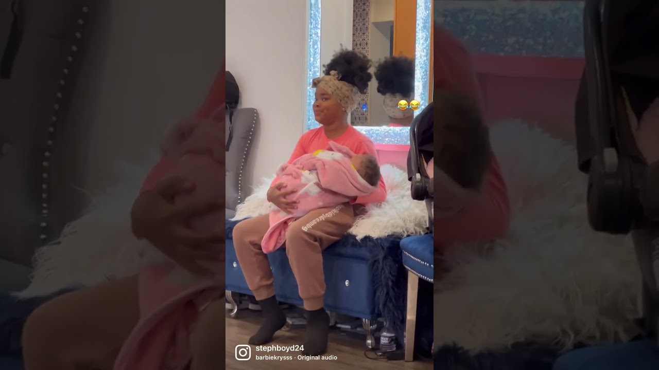 When you ask your daughter to watch the baby 🥴🥴💀😂😂😂😂 #truebluetwins