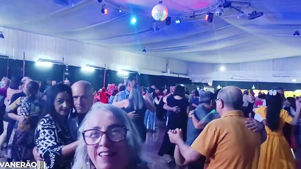 Do lado esquerdo/Barulho da sanfona/Barquinho/Bailanta do Tibúrcio/Vaneirinha do casamento- Vanerão!