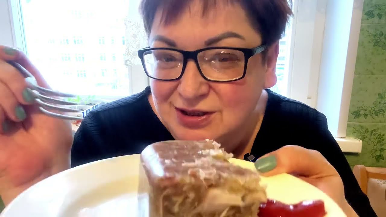 В ГОСТЯХ У МАМЫ И ХОЛОДЕЦ И РЫБКА/Мукбанг