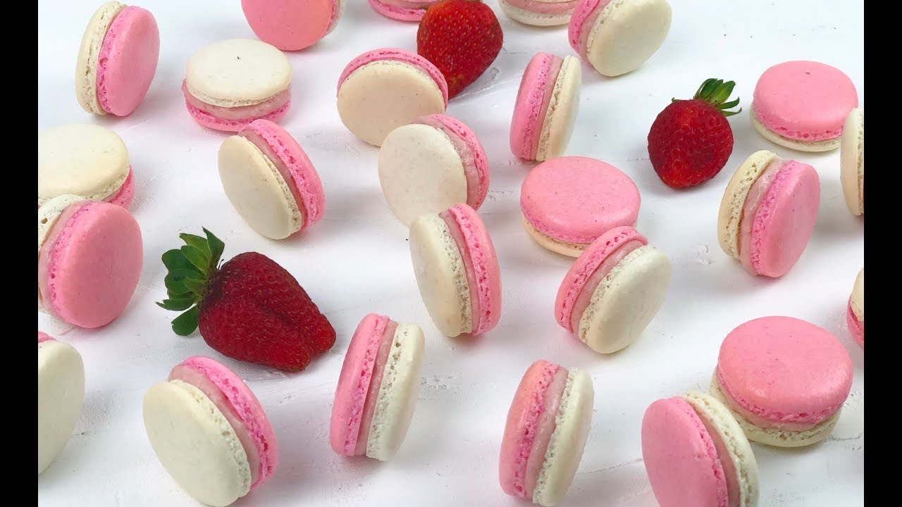 STRAWBERRY CHEESECAKE MACARONS