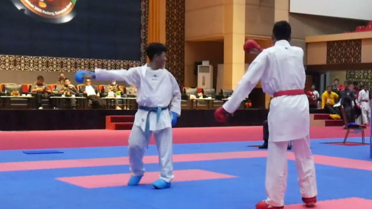 FINAL Kumite -63 Kg Kadet Putra - Dino Bagus (LEMKARI) Vs M Febrilyansyah (JABAR)