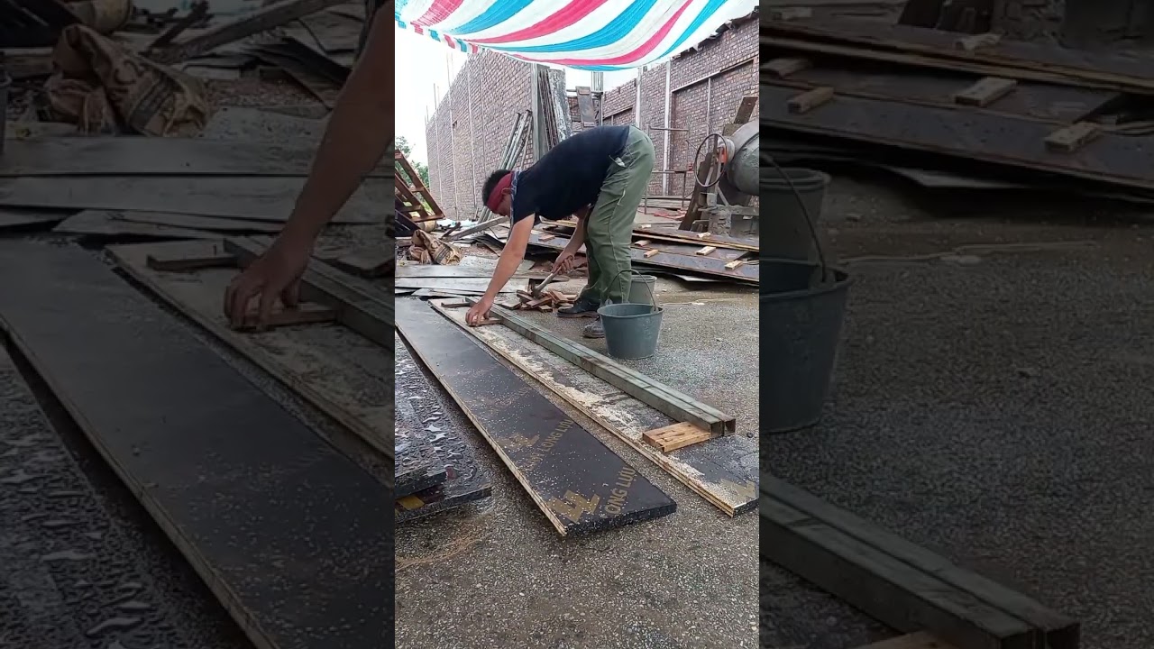 Thao t&aacute;c l&agrave;m cốp pha gỗ &eacute;p