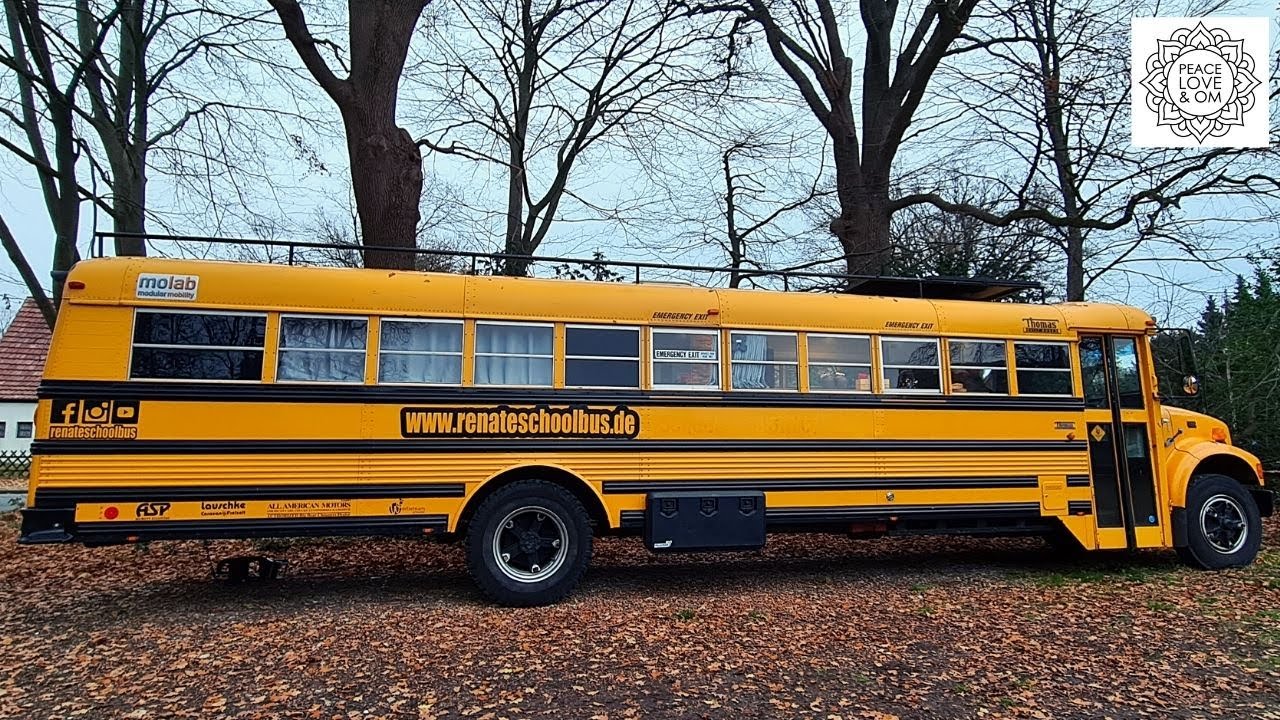 Schulbus mit 24 m² Wohnfläche - rollstuhlgerecht umgebaut