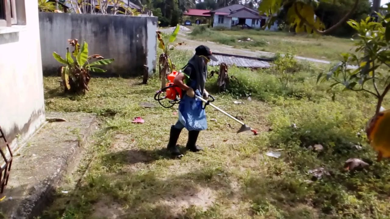 Budak Mesin Rumput