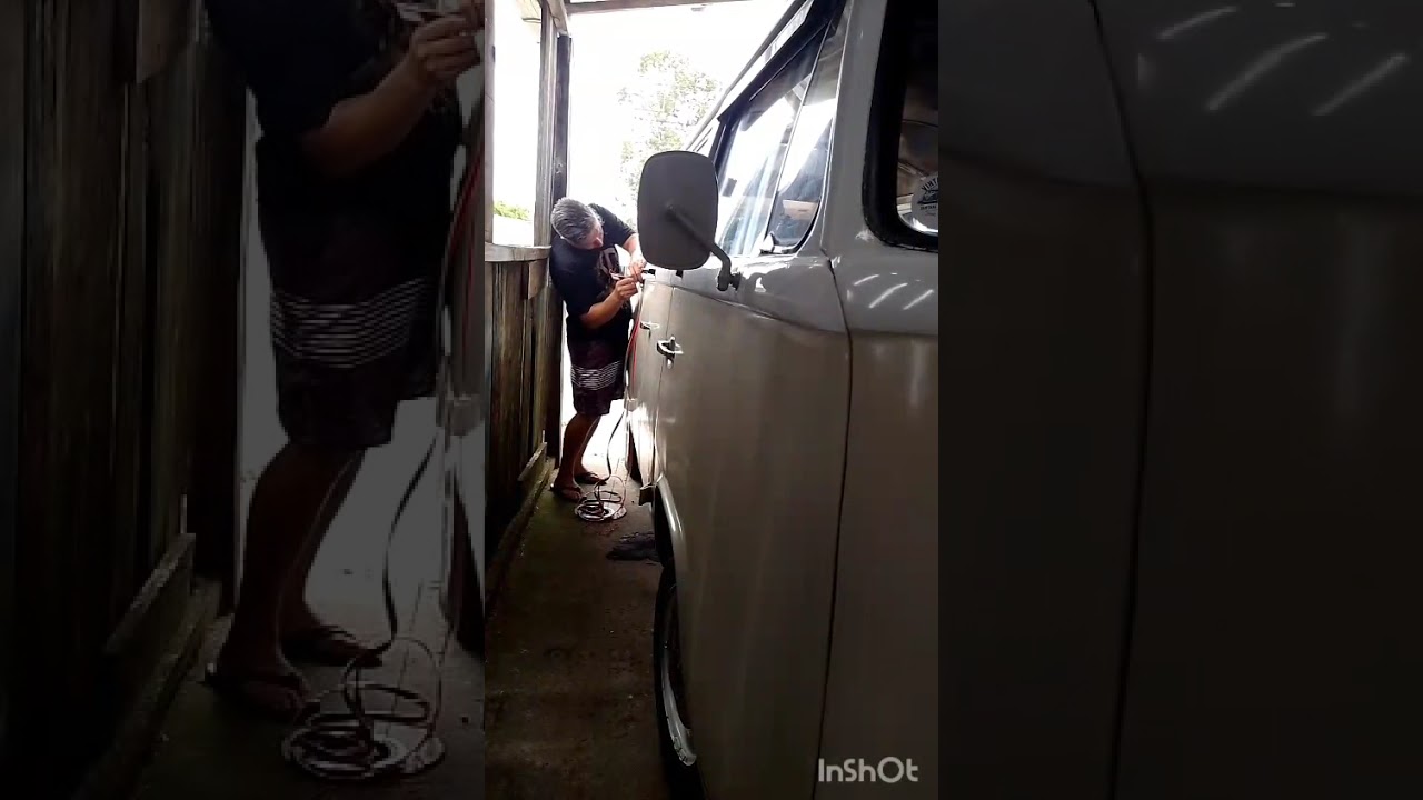 Instalação friso cromado na Kombi 