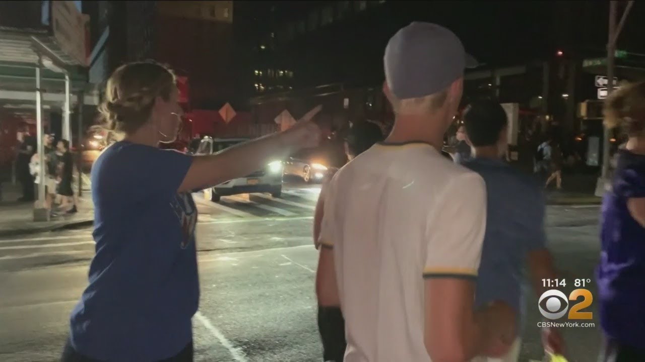 Tourists Pitch In To Help During Manhattan Power Outage