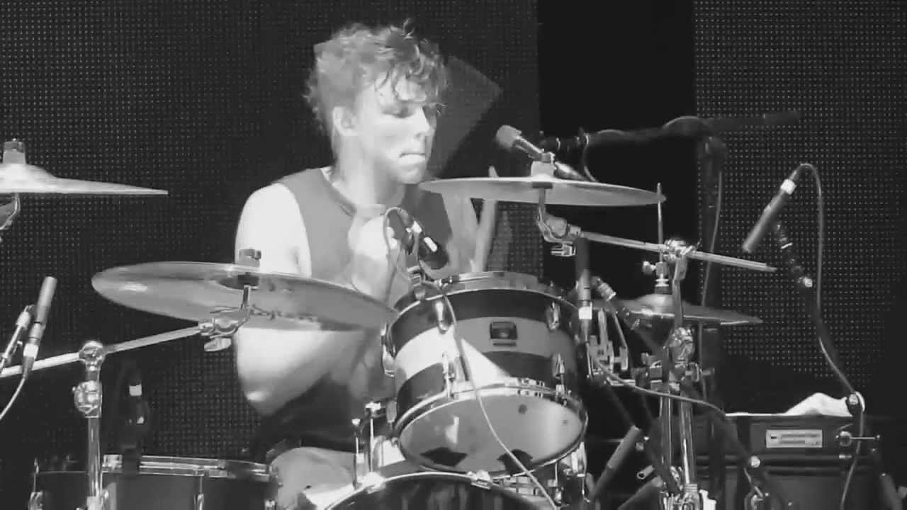 Ashton Irwin //Kiss Me
