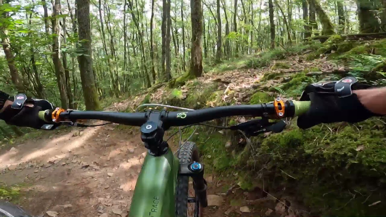 Cube Stereo 150: Recon downhill (green and blue line) @ Autun… VTT piste de descente à Autun.