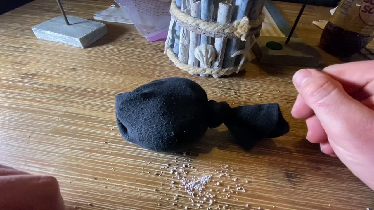 Auto Entfeuchter Luftentfeuchter Anti Beschlag selber bauen aus Katzenstreu und Socke Anleitung