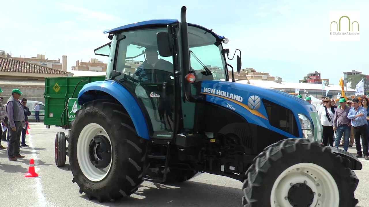 Concurso de habilidad con tractor en Expovicaman 2017