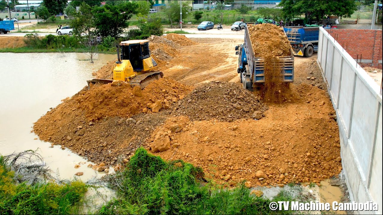 Experience Operating Of Machinery Stronger Bulldozer KOMATSU D51PX Push Soil & Stone Into Water