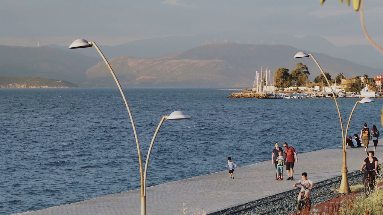 Μια βόλτα στο λιμάνι Αιγίου #aigialeiastories | Strolling around the picteresque promenade of Aigio