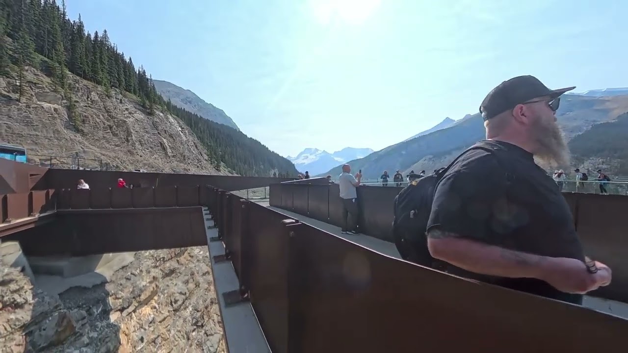 This place is amazing!! Columbia Icefield Skywalk!
