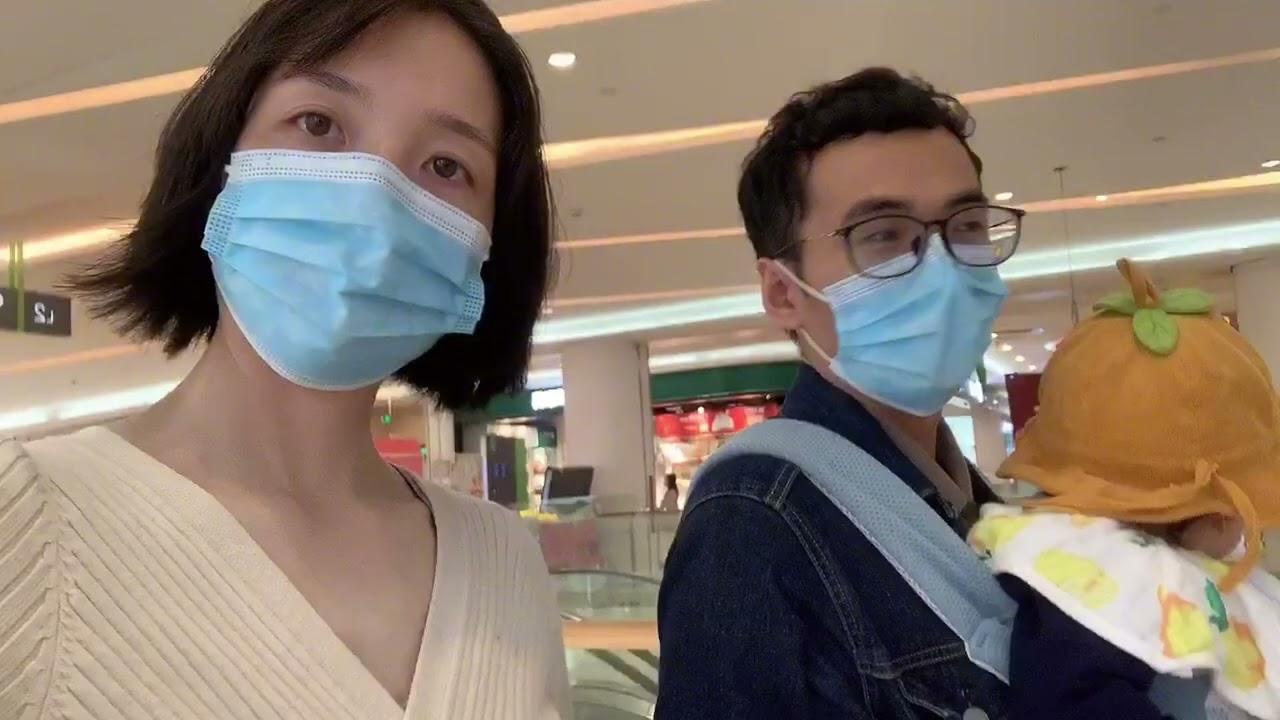 带宝宝逛商场，找到一个免费孩子可以玩的地方，小明觉得可以常来