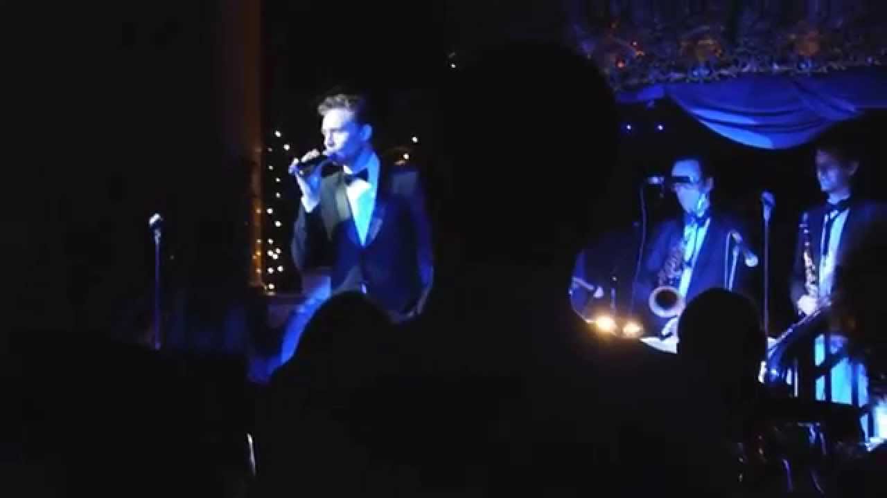 Tom Hiddleston sings Bear Necessities