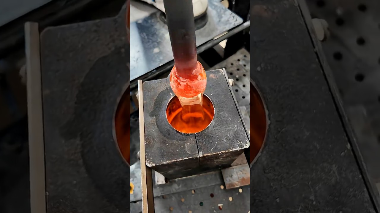 Идеальный бокал без ножки 🍷 #выдуваниестекла #2bglass #невероятноприятно #стеклянноеискусство #ру...