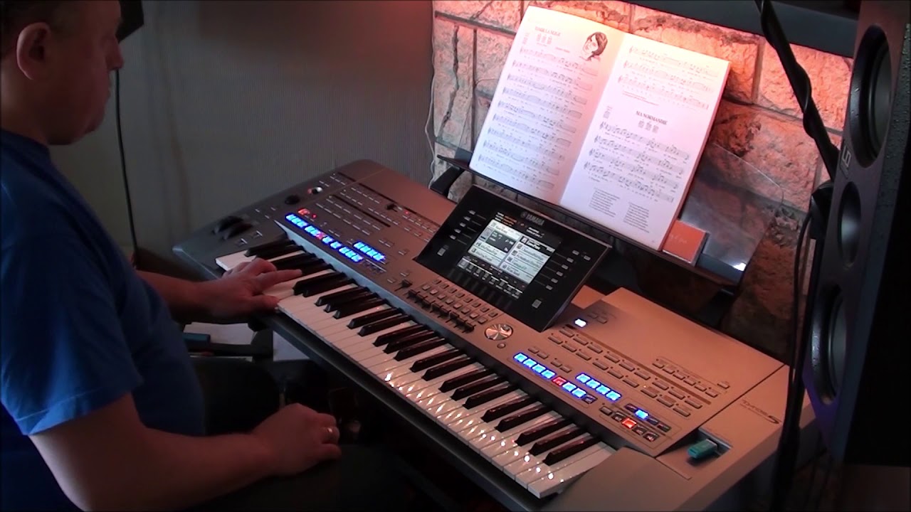 Tombe la neige - Adamo (cover by DannyKey) on Yamaha keyboard Tyros 5