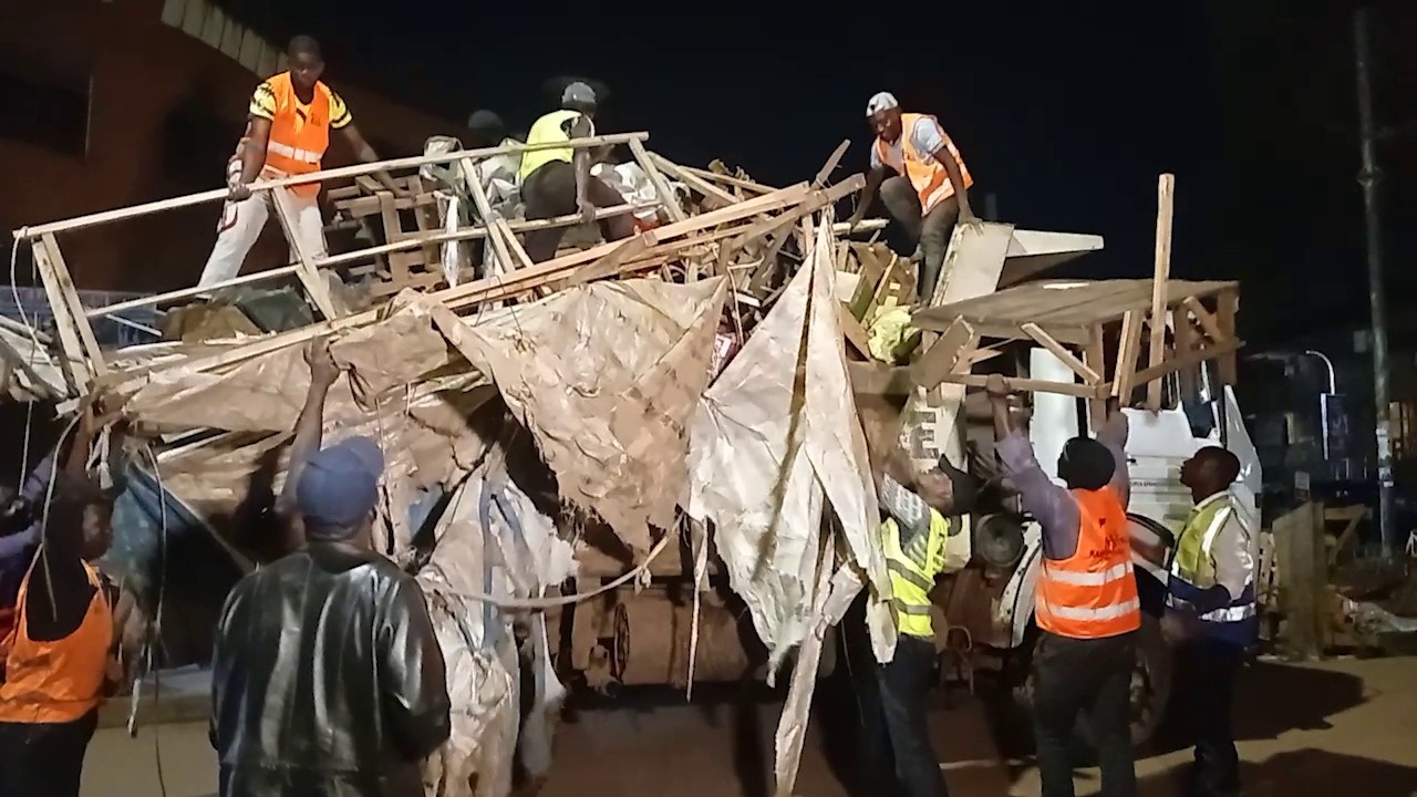 Agataliiikonfuufu Ekibuga Kampala kitangadde KCCA bwegobye abatembeeyi bonna ku nguudo