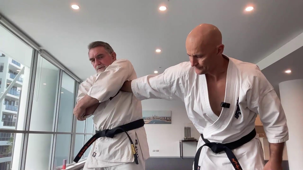 Expansion and Contraction of the Body 体の伸縮　Kyokushin Karate  Training with Shihan Cameron Quinn
