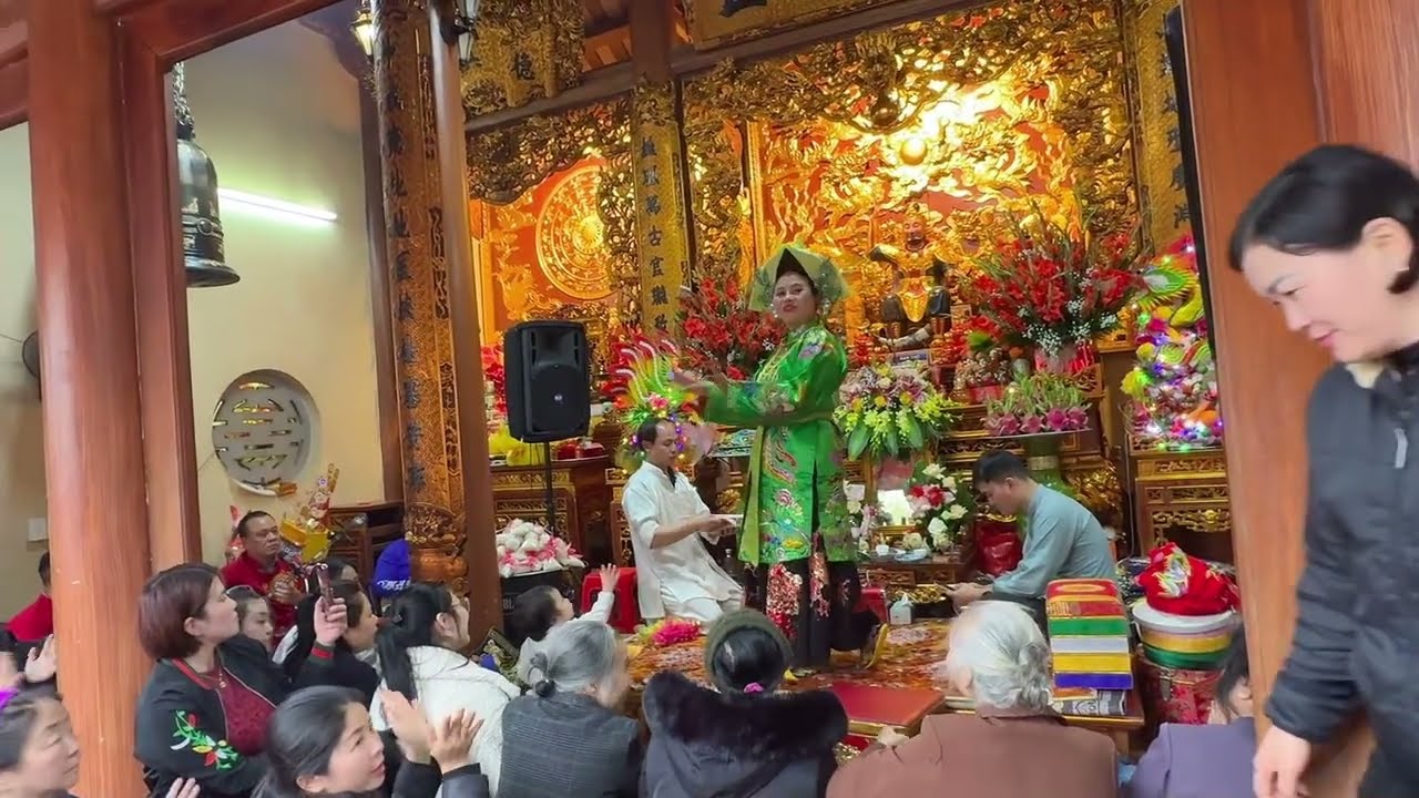 Hầu đồng đầu năm đền Nùng Chí Cao - Quảng Uyên, Cao Bằng