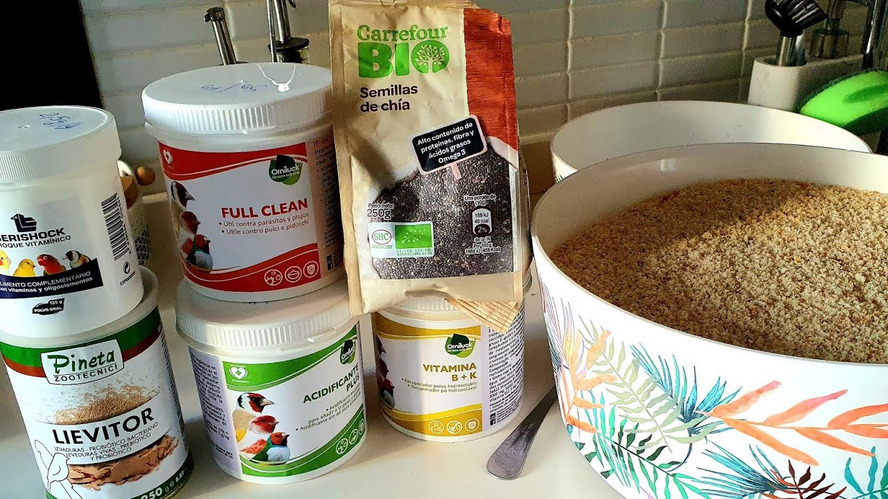 Preparamos pasta de cria casera para canarios🐦 Ideal para poner a tono a tu aviario.💚 Les encanta!!🔝