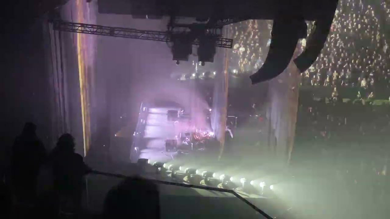 nine inch nails - peel it back tour 2026 - live clip march of the pigs + the frail intro