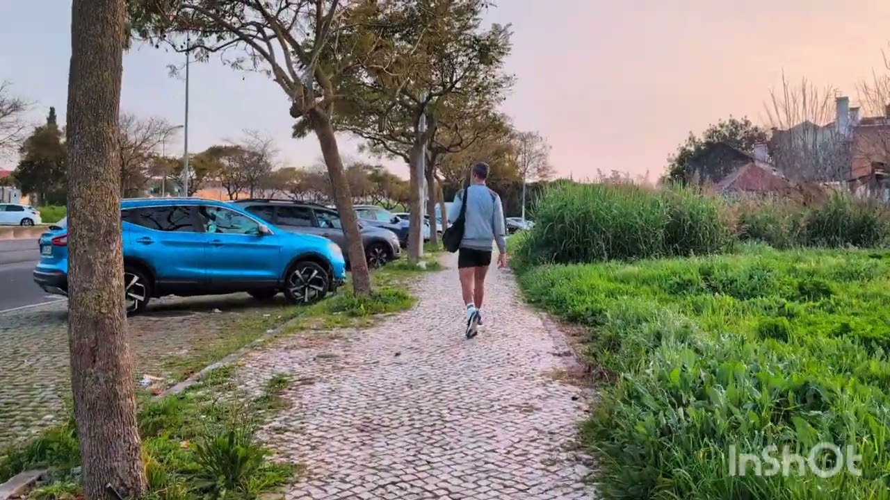 Walking Lisbon: Climbing Toward Penha de França Viewpoint