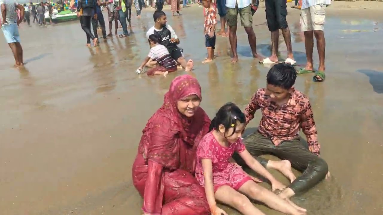 সমুদ্রে আনন্দ 