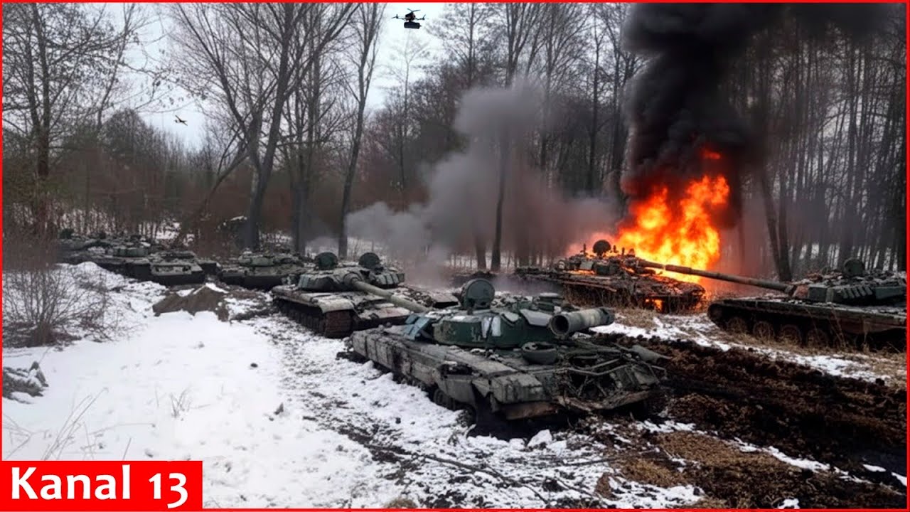 В Покровске российские бронемашины и танки застряли в заснеженной грязи: дроны уничтожают их одну...
