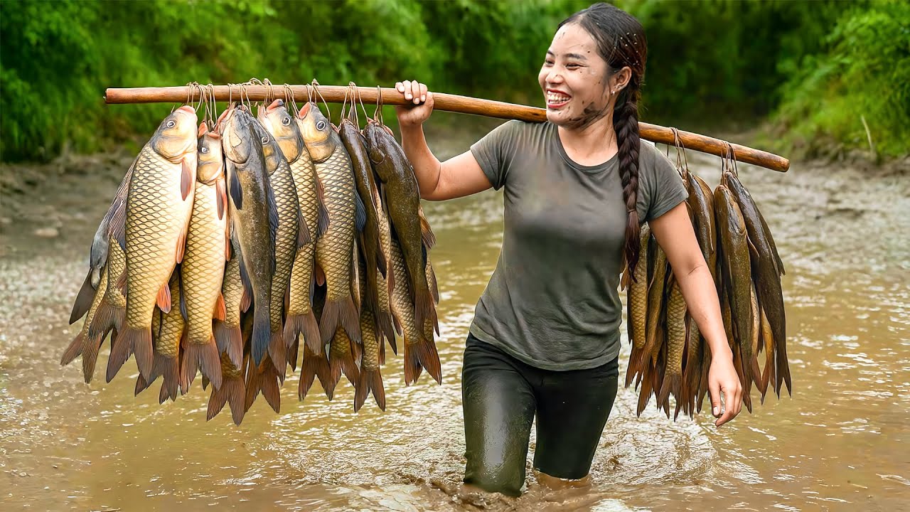 Catching a 100kg giant bighead carp & huge school of tilapia with bare hands to sell at the market