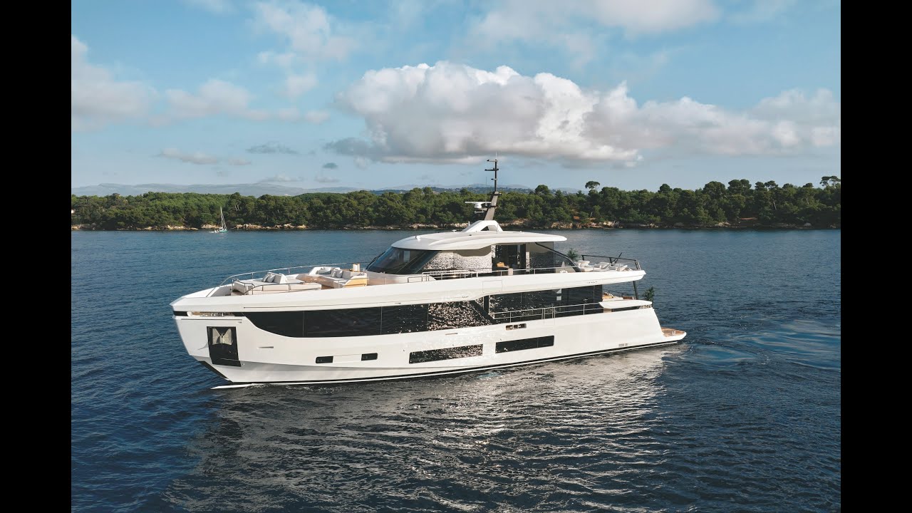 Azimut Grande 30M | The Evolution of Barefoot Luxury