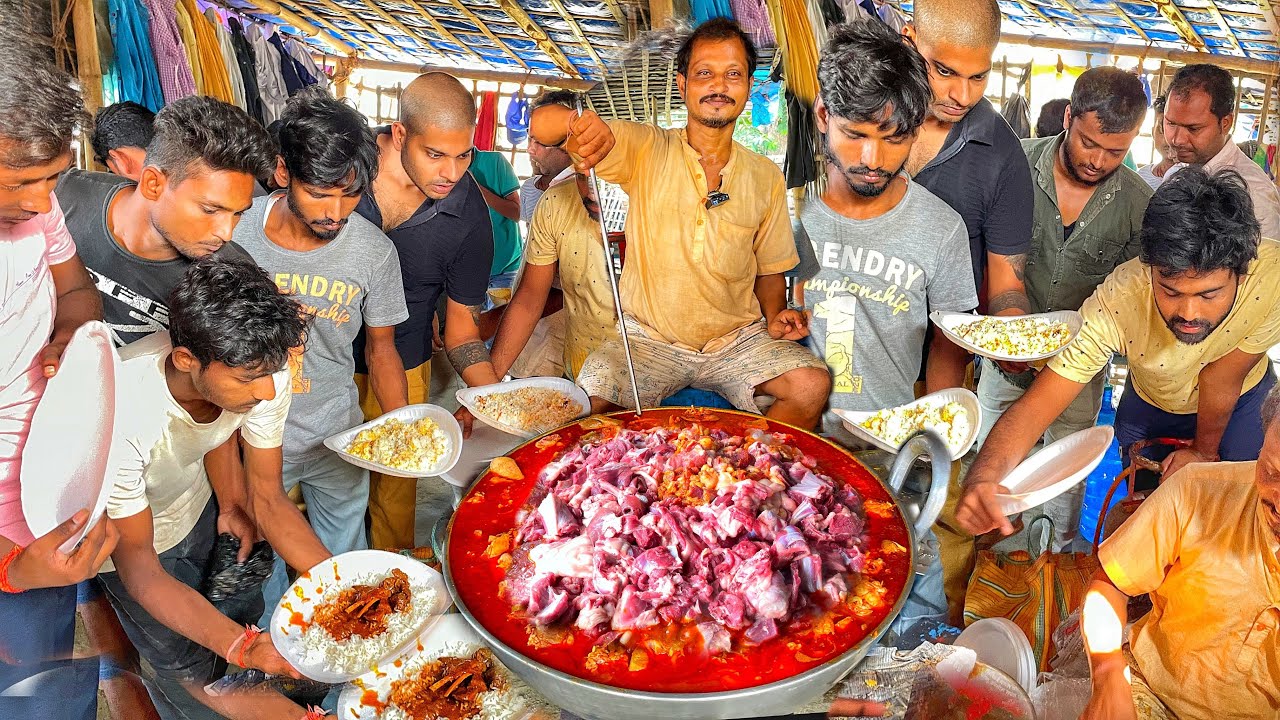 लोगो की इतनी ज्यादा दीवानगी की प्लेट लेकर घंटो खड़ा रहना पड़ता है 😱|| यहां का Mutton खाने के लिए😋