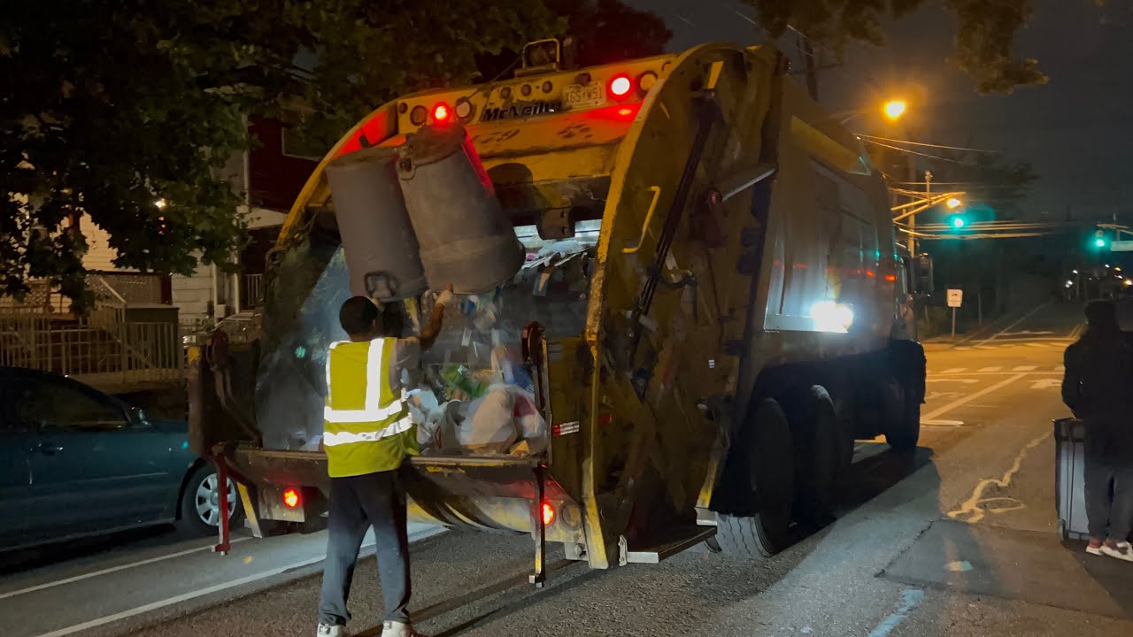 Garbage Truck VS Jersey City’s Night Recycling